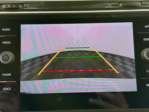 Used 2024 Volkswagen Tiguan SE image 21