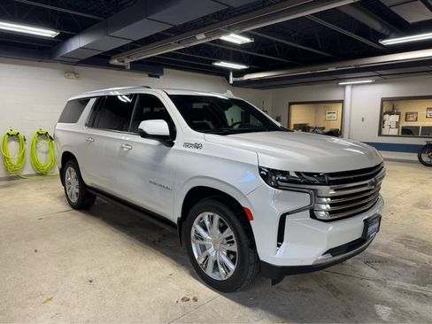 Certified 2023 Chevrolet Suburban High Country image 3