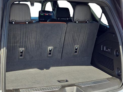 Used 2023 GMC Yukon Denali Ultimate image 8