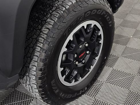 Used 2025 Toyota Tacoma TRD Off-Road AWD/4WD image 7