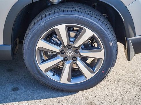 New 2025 Honda Pilot Touring image 9