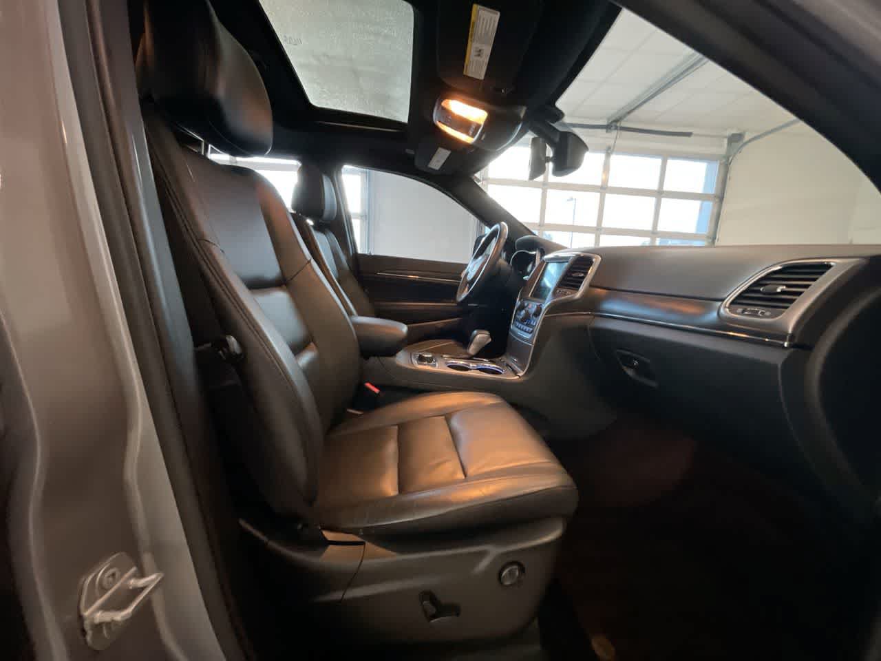 Used 2018 Jeep Grand Cherokee Limited AWD/4WD image 25