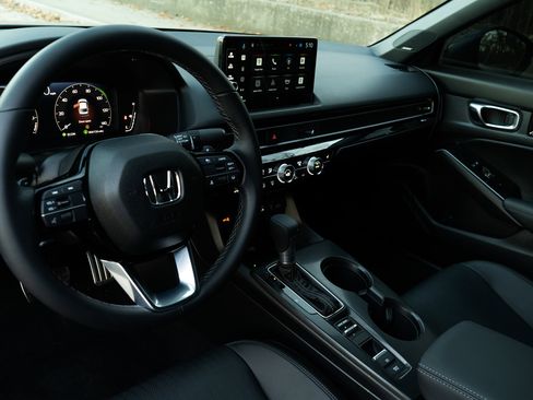 Used 2025 Honda Civic Sport image 16