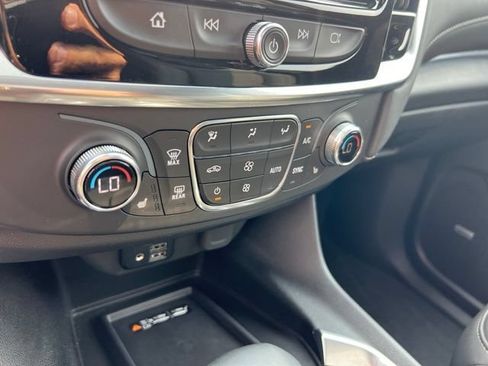 Used 2023 Chevrolet Traverse LT w/ LT Premium Package AWD/4WD image 15