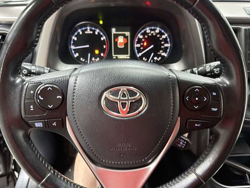 Used 2018 Toyota RAV4 XLE w/ Preferred Accessory Package FWD image 15