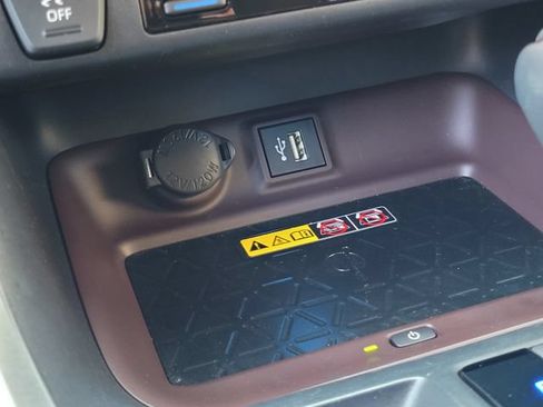 Used 2023 Toyota RAV4 Limited AWD/4WD image 29