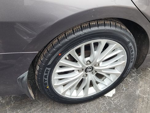 Used 2019 Toyota Camry XLE image 25