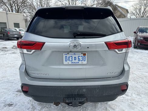 Used 2017 Toyota Highlander XLE image 6