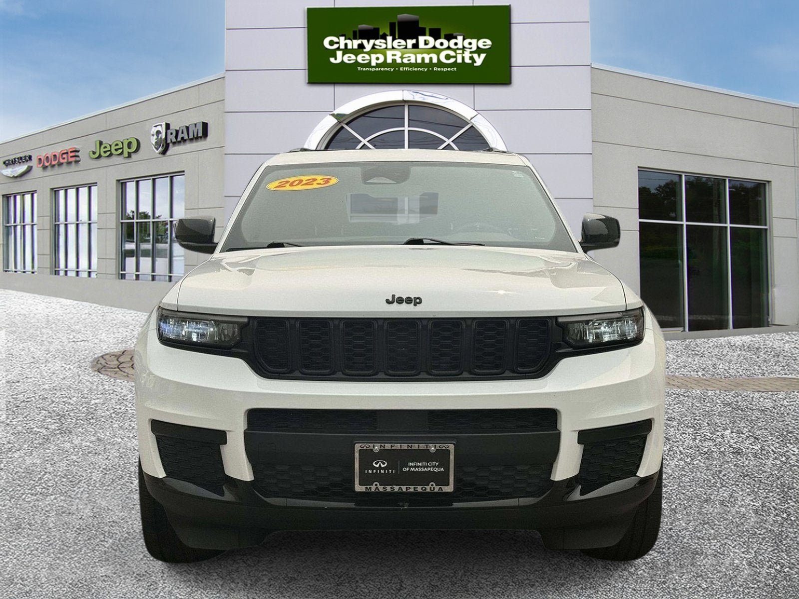 Used 2023 Jeep Grand Cherokee L Laredo AWD/4WD image 2