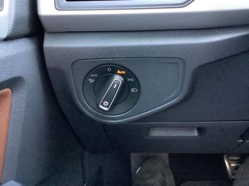 Used 2021 Volkswagen Atlas SE w/ Panoramic Sunroof Package image 55