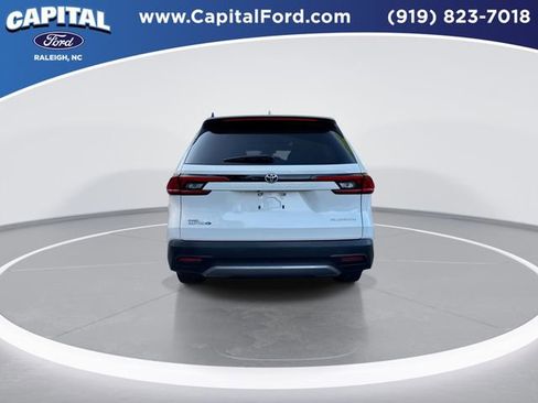 Used 2024 Toyota Grand Highlander AWD image 7