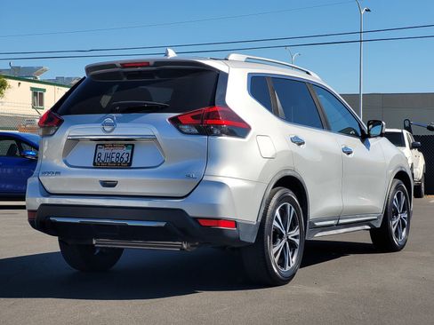 Certified 2018 Nissan Rogue SL FWD image 4