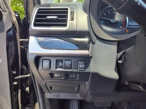 Used 2018 Subaru Forester 2.5i Touring AWD/4WD image 18