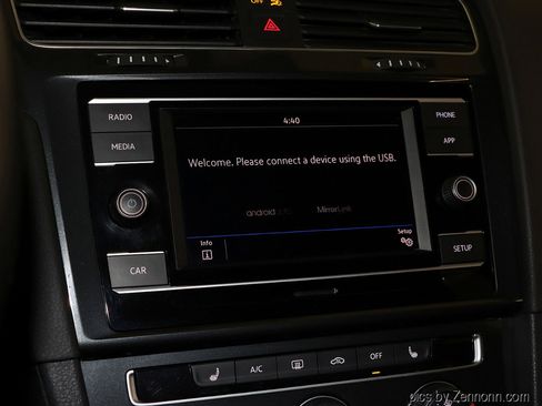 Used 2019 Volkswagen Golf S image 18