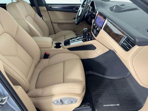 Certified 2026 Porsche Macan AWD/4WD image 29