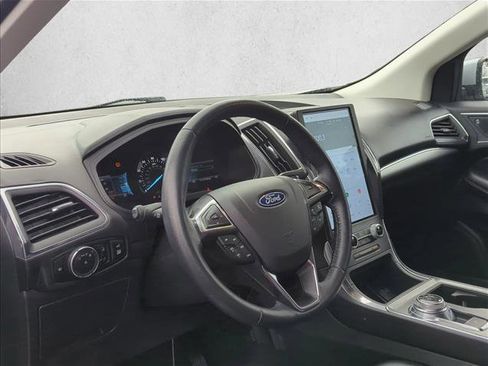 Used 2024 Ford Edge Titanium image 9
