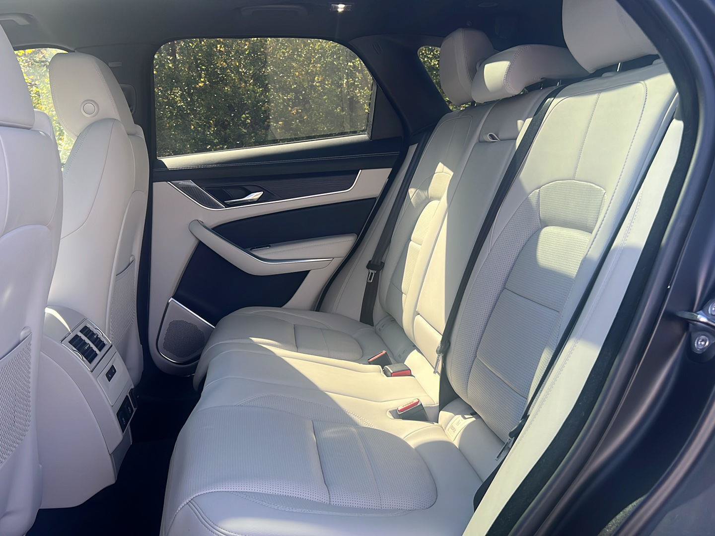 Certified 2026 Jaguar F-PACE R-Dynamic S AWD/4WD image 28