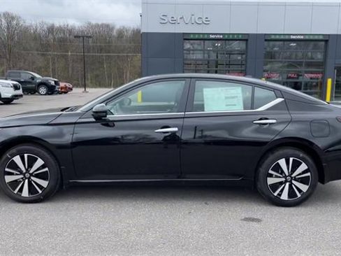 Certified 2022 Nissan Altima 2.5 SV w/ SV Premium Package image 5