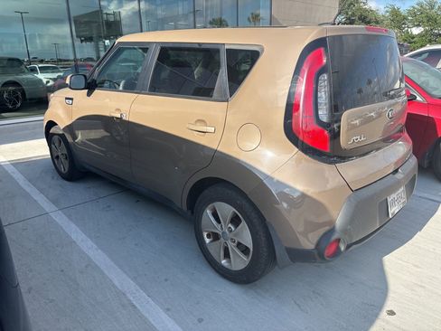 Used 2015 Kia Soul FWD image 6