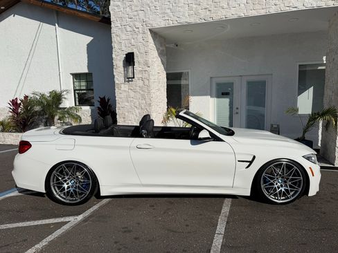 Used 2018 BMW M4 Convertible image 20