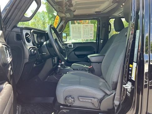 Used 2024 Jeep Gladiator Sport image 13