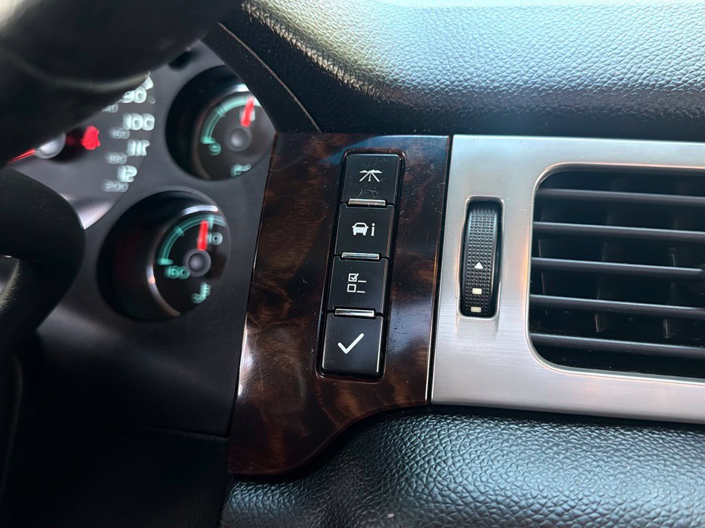 Used 2013 GMC Yukon Denali AWD/4WD image 16