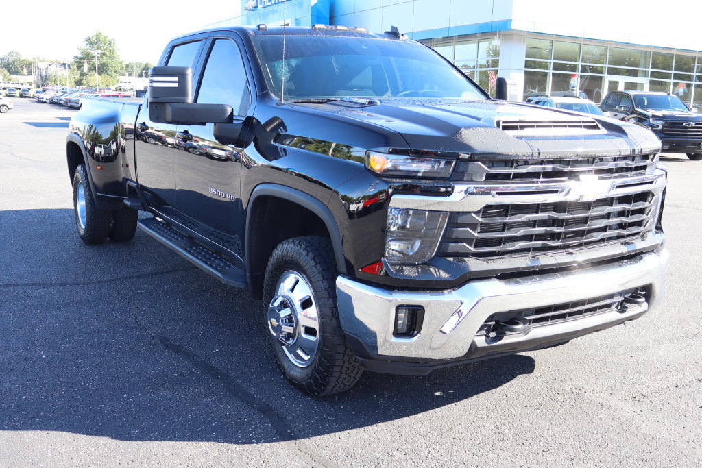 Used 2026 Chevrolet Silverado 3500 LT AWD/4WD image 2