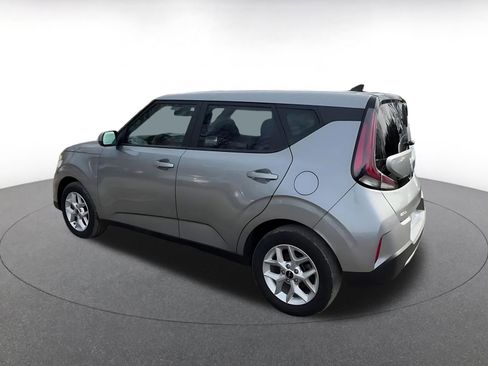 Used 2025 Kia Soul LX w/ LX Technology Package image 10