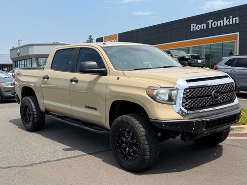 Used 2019 Toyota Tundra SR5 w/ SR5 Upgrade Package AWD/4WD image 2