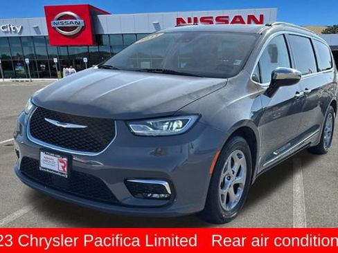 Used 2023 Chrysler Pacifica Limited FWD image 7