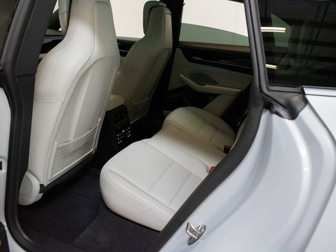 Certified 2025 Porsche Macan 4 Electric image 23