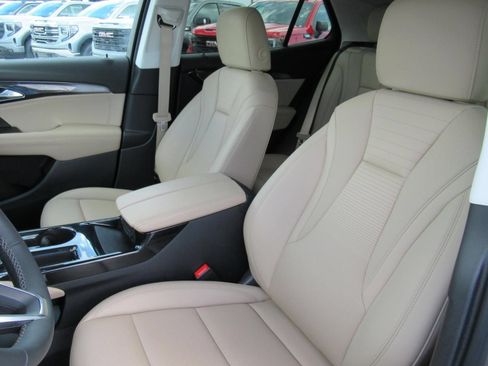 Used 2025 Buick Envision Preferred AWD/4WD image 19
