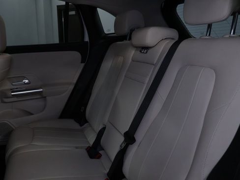 Used 2021 Mercedes-Benz GLA 250 4MATIC w/ Premium Package image 18