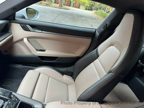 Used 2025 Porsche 911 Carrera image 23