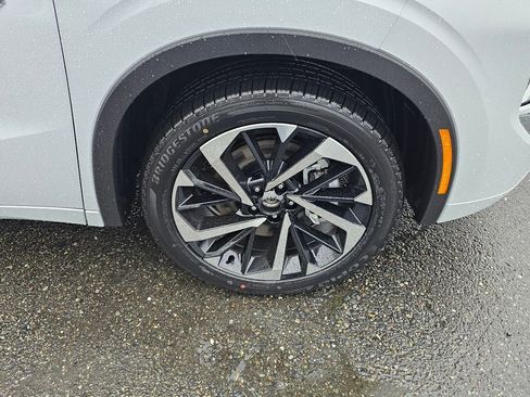 New 2025 Mitsubishi Outlander SEL image 9