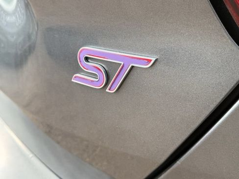 Used 2018 Ford Focus ST w/ Equipment Group 401A FWD image 14