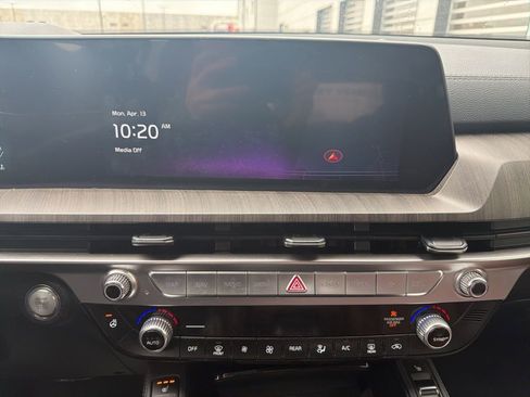 Certified 2024 Kia Telluride EX w/ EX Captain's Chair Package image 13