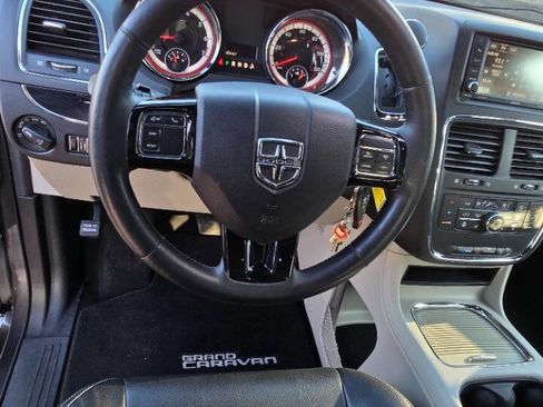 Used 2016 Dodge Grand Caravan SXT image 28