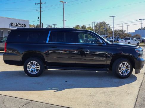 Used 2018 Chevrolet Suburban LT image 21