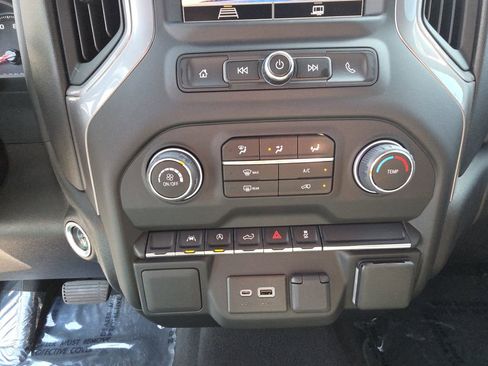 Used 2022 Chevrolet Silverado 1500 Custom AWD/4WD image 23