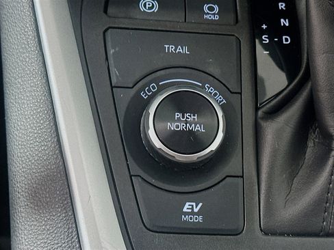 Used 2025 Toyota RAV4 XLE image 26