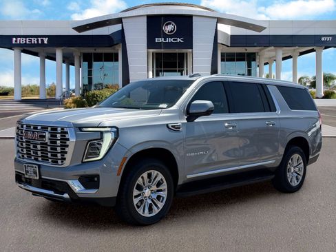 Used 2025 GMC Yukon XL Denali AWD/4WD image 7