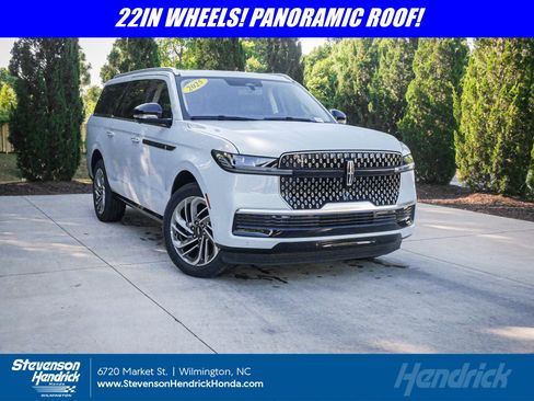Used 2025 Lincoln Navigator L Reserve AWD/4WD image 1