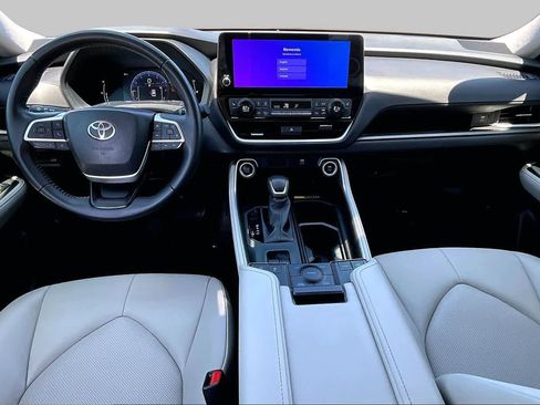 Used 2024 Toyota Grand Highlander AWD image 15