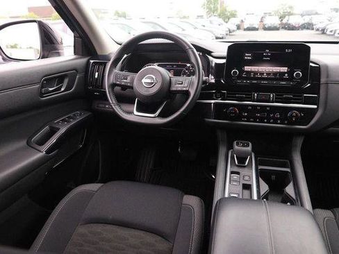 Used 2025 Nissan Pathfinder SV FWD image 29