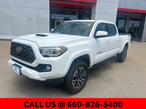 Used 2020 Toyota Tacoma TRD Sport w/ TRD Premium Sport Package AWD/4WD image 2