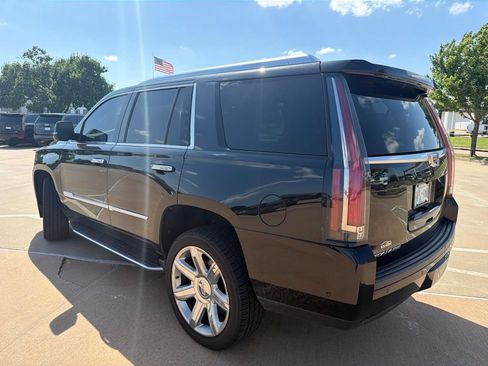 Used 2017 Cadillac Escalade Luxury RWD image 4