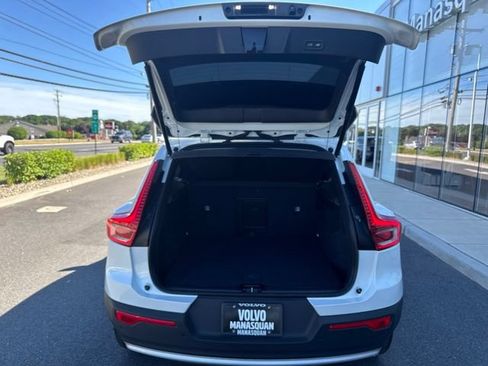 Certified 2025 Volvo XC40 B5 Core AWD/4WD image 11