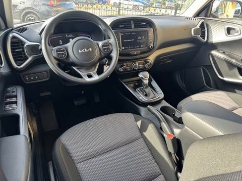 Certified 2025 Kia Soul LX w/ LX Technology Package FWD image 12