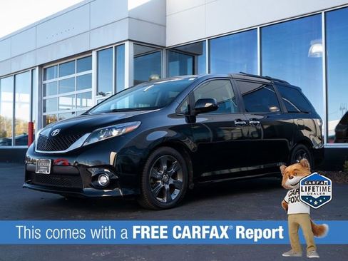 Used 2016 Toyota Sienna SE image 3